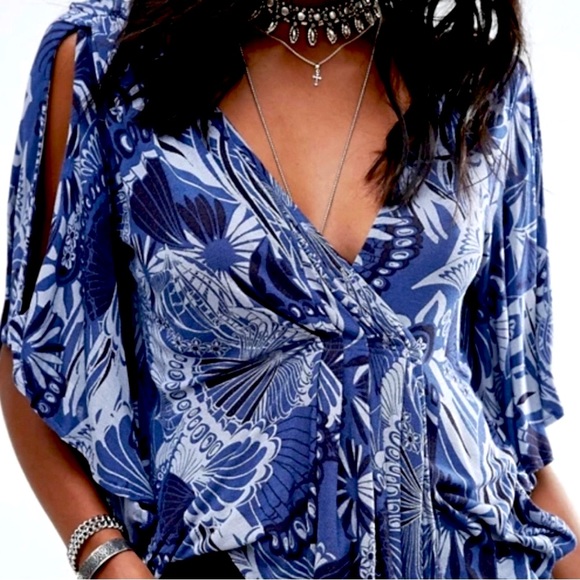 ⭐️SOLD⭐️3/$20 🔥Free People | Boho AZURE Blue Floral Bell Sleeve Top Sz SP - Picture 2 of 10